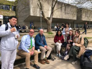 Dr. Snodgrass enjoys coffee with Göttingen students 